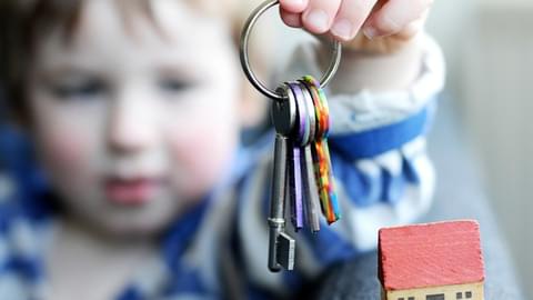 Недвижимость на ребенка: плюсы, минусы, процесс оформления